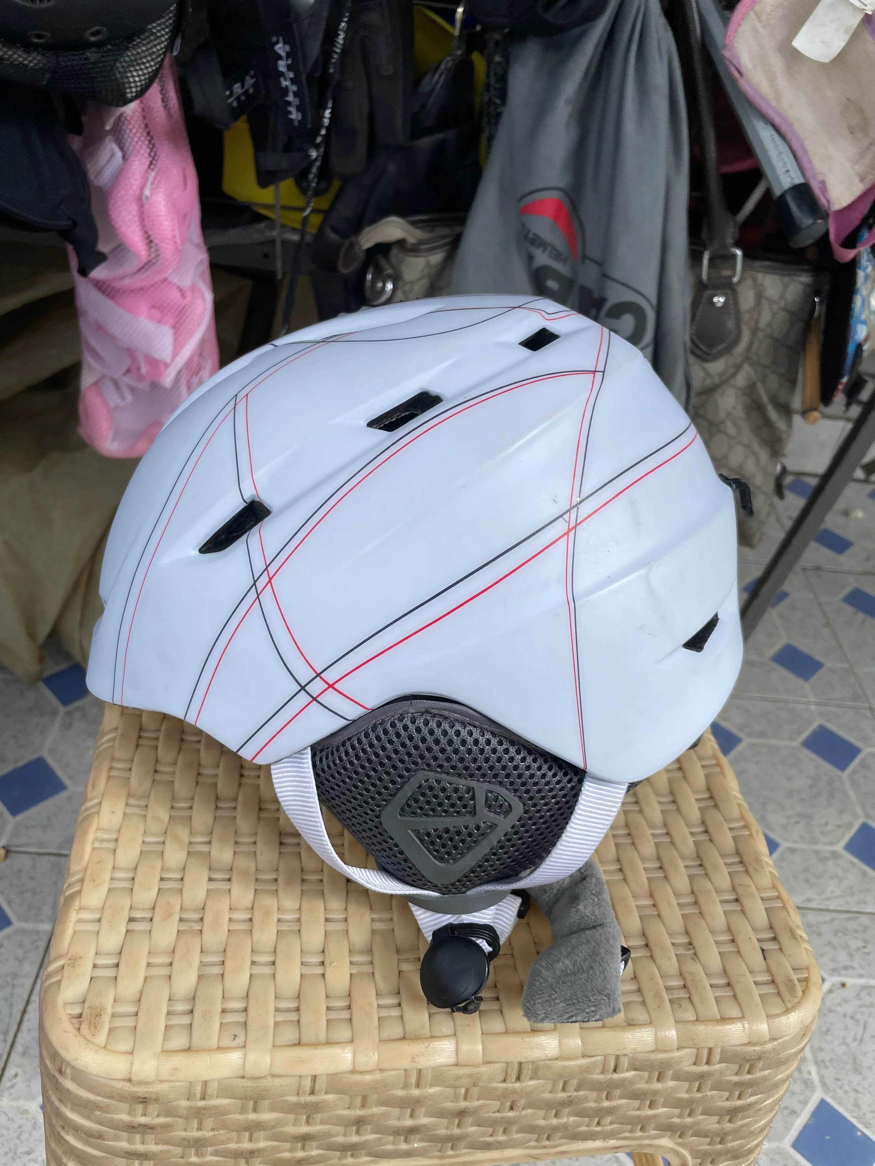 White Red-Lines Cycling Helmet